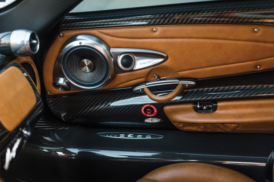 Детали интерьера Pagani Huayra Pacchetto Tempesta 2016 года  (NA) (фото 36 из 40)